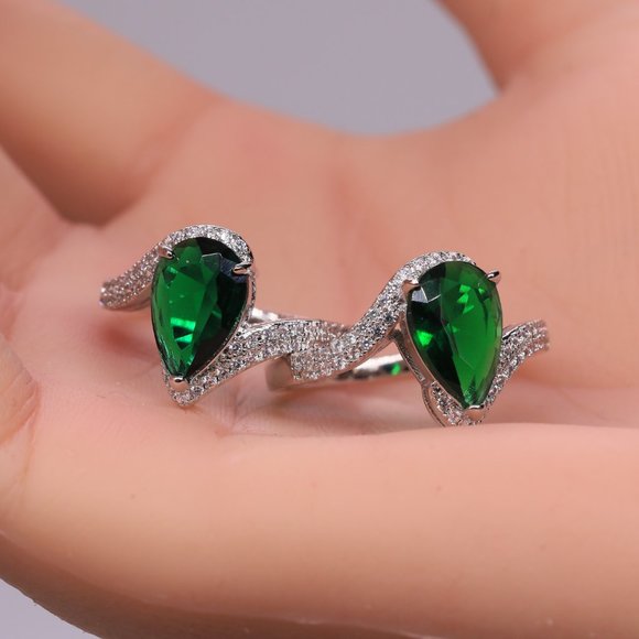 Green Crystal pear shaped ring with Cz. - Picture 3 of 6